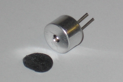 Photo of an electret mic with dust cover removed